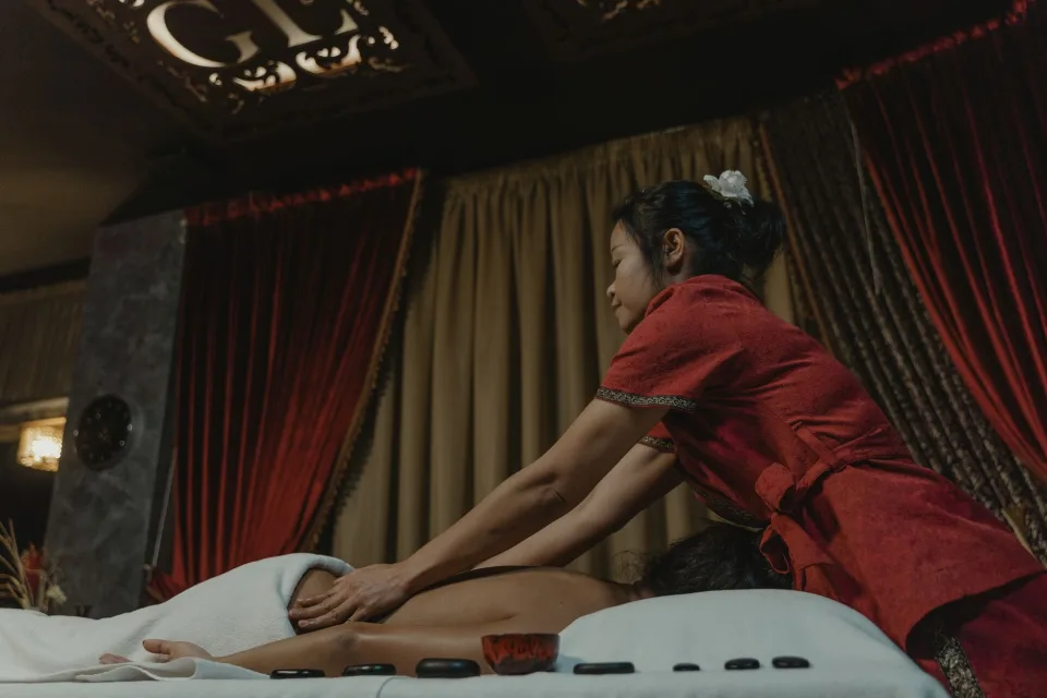 Kệ mỹ phẩm và nến thơm